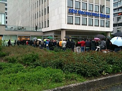 ipadwartengravisberlin.jpg